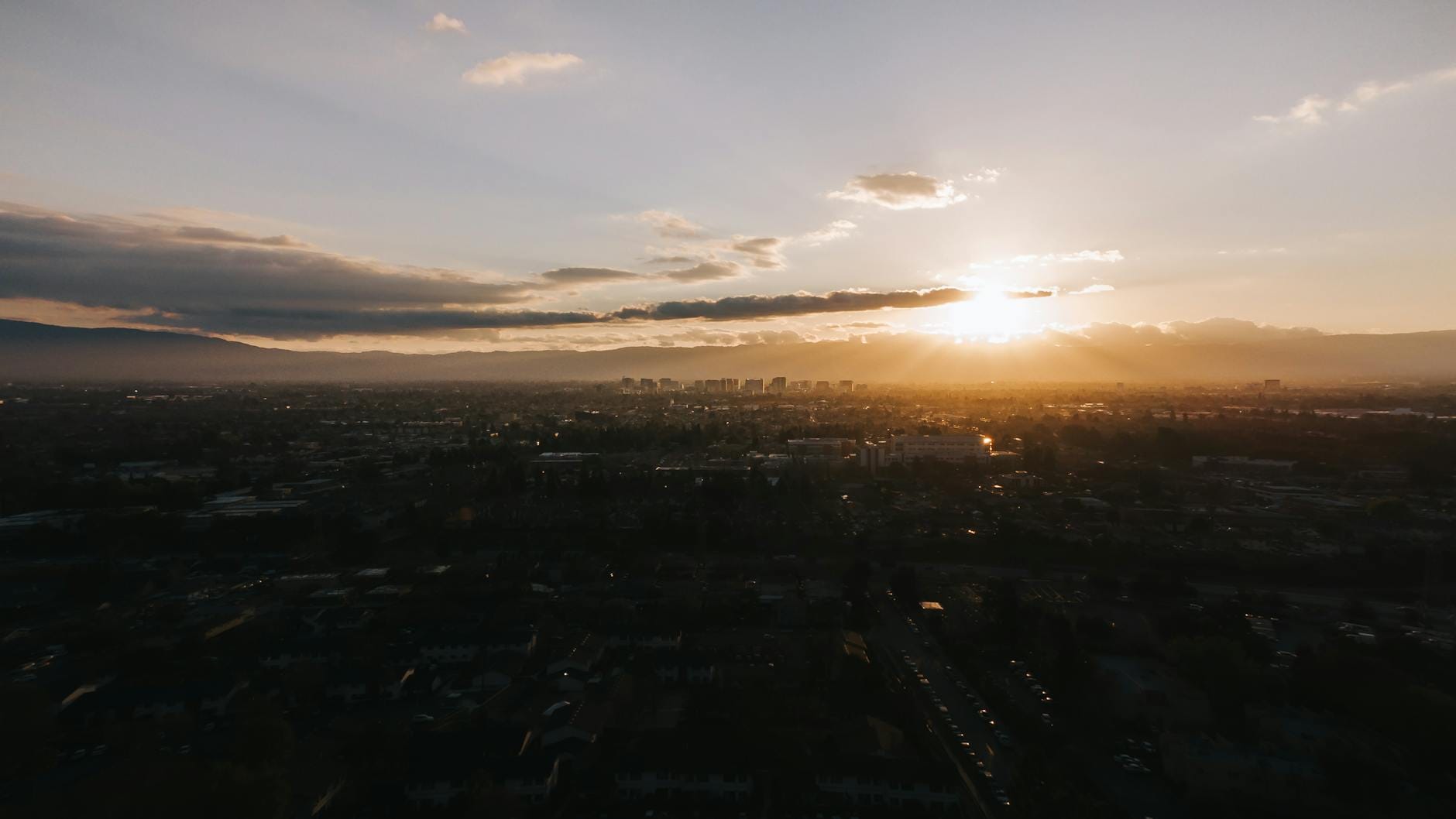 Panorama San Jose z drona o zachodzie słońca